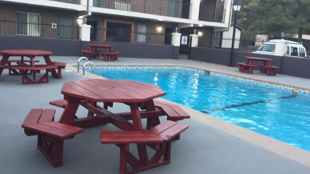 Econo Lodge Inn&Suites Huntsville Exterior foto